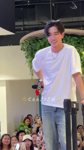 เท่ห์เกินนนน คาดแว่นบ่อยๆนะ มันหล่อ‼️ #GMMTVFANIVALxPerthSanta #PerthSanta #เพิร์ธแซนต้า #PerthTanapon 