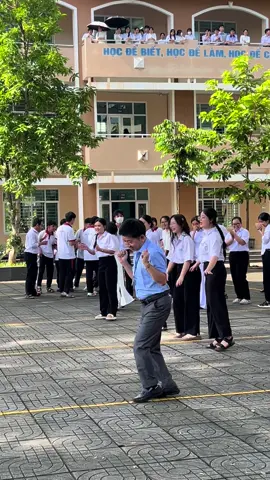 Giờ ra chơi nghe nhạc tập thể dục tí …#nguyenvancanh #vuivemoingay❤️❤️❤️ #viralvideotikto #xuhuong #viral 