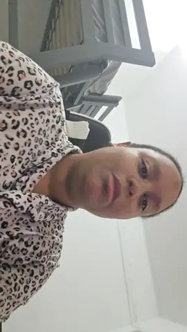 La chica: Ya quisiera salirme de aqui 💆‍♀️💜. #viral #parati #storytime 