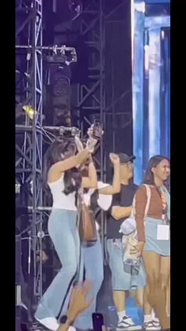 Seru ya persahabatan mereka🥰, tahun depan giliran fuji ya ditunggu loh, kalo gak januari juli sih, kalo ga sabtu mungkin minggu😂😂🤣🤣🤣 wkwkwk🤭#fuji #rachelvennya #ericarl 