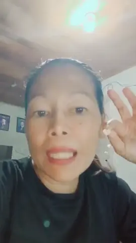 Mahilig ka sa earrings? The Korean Love Rhinestone earrings are perfect for daily use, or espesyal na okasyon! Friendly pa sa sensitive na tenga.