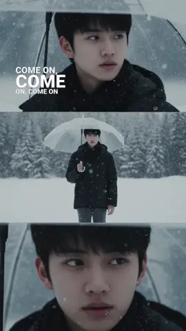 #CapCut #gemini #viral_video  Create a vertical portrait prompt surfing Prompt Gemini 📸: Three-frame cinematic photoshoot of a young man in snowy winter field, holding a transparent umbrella. Style: realistic, cinematic, melancholic mood, soft cold lighting, falling snow. Outfit: short black hair, black scarf, dark padded puffer jacket, grey trousers. Frame 1 (top): close-up portrait, under umbrella, looking to the side, thoughtful expression. Frame 2 (middle): full-body shot, standing in snowy field, holding umbrella above head, facing camera, snow-covered trees in background. Frame 3 (bottom): extreme close-up of face, under umbrella, focus on eyes and lips with snowflakes.