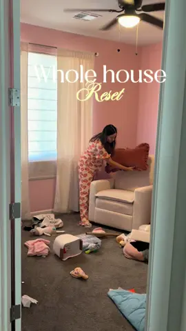 Clean house,calm mind 🧺🫧🧹 #CleanTok #homereset #MomsofTikTok #asmr #asmrcleaning 