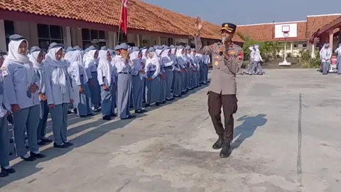 Kapolsek Sumurpanggang Kompol Pardi,S.H.,M.H. memberikan pengarahan kepada Siswa-siswi SMK Harber Kota Tegal. #fyp #fouryoupage #CapCut #xnybca 