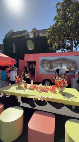 The Naturium pop-up in LA was so cute and they had the cutest freebies! 🌸🤍✨ What’s your favorite Naturium product? I can’t wait to try everything out! The free pouch included their Glow Getter Multi-Oil Body Wash, Vitamin C complex serum, Multi-Peptide Advanced Serum, and two keychains! Thank you @Naturium 💛 #naturium #naturiumskincare #skincarepopup #lapopup #skincareproducts 