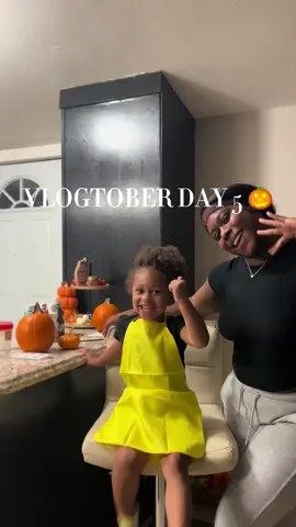 i love intentional time with my daughter 💕🥰 #painting #foryoupage #contentcreator #pumkins #MomsofTikTok #vlogtober #explorepage #girlmom #toddler #CapCut 