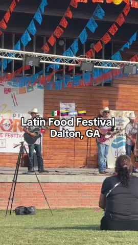 Got there a little late but everything was YUMMY! 😍🇨🇴🇲🇽🇦🇷🇻🇪 #daltonga #latinfood #latinfoodfestival #mexicanfood #fallfestival 