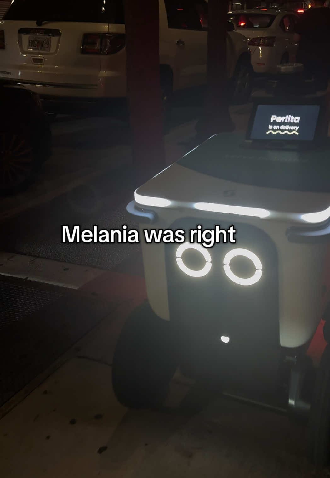 Downtown Miami what tf do y’all have going on down here? These things are everywhere #robots #melaniatrump 