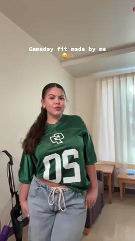 Fav part of being a fb gf are the fits💚 #gamedayoutfit #football #gf #calpolyslo #bf