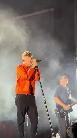 in love with this version🥹🤍😭 #AFHF #louistomlinson #nyc #justholdon @The Away From Home Festival @Louis Tomlinson 