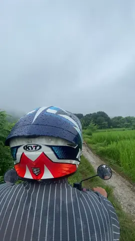 #rain #viral #bikelife #fyp #creatorsearchinsights 