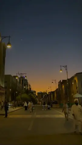 ​ بزمِ آخر کا شمعِ فروزاں ہوا​ نورِ اول کا جلوہ ہمارا نبیﷺ جس کو شایاں ہے عرشِ خدا پر جلوس​ ہے وہ سلطانِ والا ہمارا نبیﷺ بجھ گئیں جس کے آگے سب ہی مشعلیں​ شمع وہ لے کر آیا ہمارا نبیﷺ جس کے تلووں کا دھون ہے آبِ حیات​ ہے وہ جانِ مسیحا ہمارا نبیﷺ عرش و کرسی کی تھیں آئینہ بندیاں​ سوئے حق جب سدھارا ہمارا نبیﷺ خلق سے اولیاء ، اولیاء سے رسل​ اور رسولوں سے اعلیٰ ہمارا نبیﷺ . . . . . . #tiktok #foryoupage #naatstatus #UK #madina 