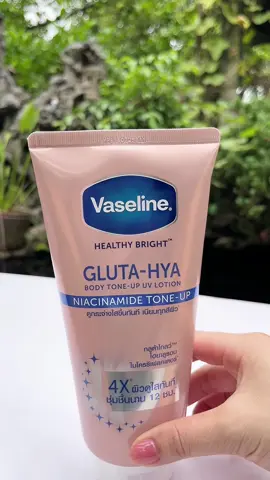 Không filter vẫn auto s.a.n.g da nhờ Vaseline 4X 💅 Dưỡng ẩm – bật tone – thơm ✨ #vaseline #duongthe #hoptaccungunilever #duongdabody #duongdabodytrangsang 