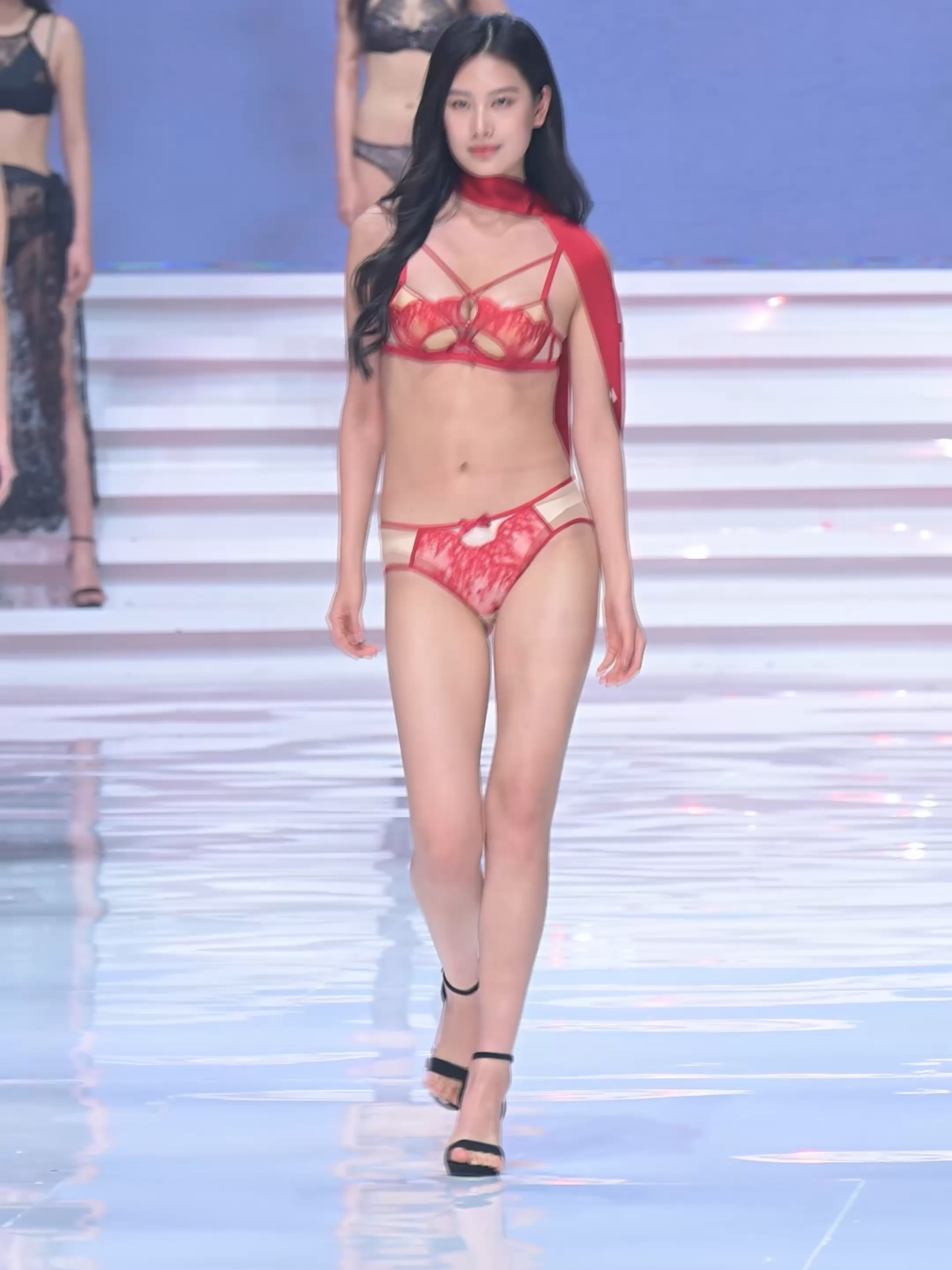 372#4K #catwalkmodel #fashion #beautifulgirl #models #Runway #modelswalk #underwear #内衣 #走秀 #runwaymodels