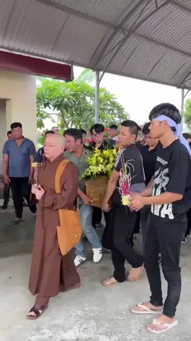 Vĩnh Biệt Con Trai của Mẹ 23 năm duyên phận mong manh quá Con Ơi ! 10 ngày nay Mẹ kg đc gặp Con rồi, Con có nhớ Mẹ không chữ Mẹ nhớ Con nhiều lắm Con Ơi , biết bao giờ cho Mẹ lại đc gặp Con 😭😭😭#huongchipheo 