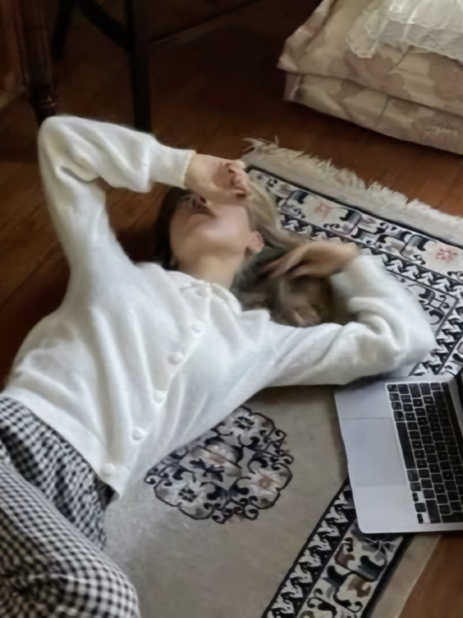 are you the one who works super hard to get on the top or the one who just does it naturally? 🌟❤️‍🩹 #studymotivaton #studytok #toxicmotivationstudy #academicsuccess 