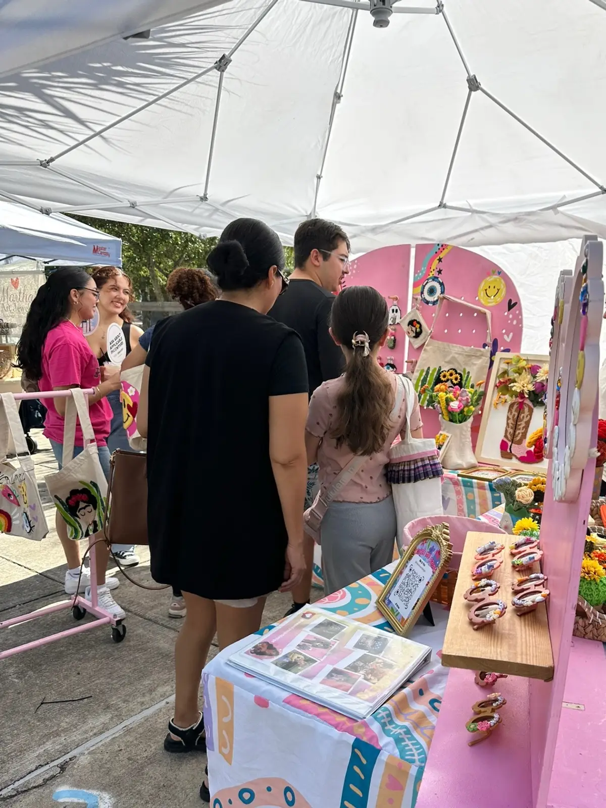 Small business owners on weekends  #brownsvilletx #brownsville #farmersmarket #brownsvillefarmersmarket #SmallBusiness @Arturo 