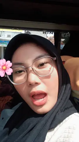 semalem kayanya ad yg ngebajak hp kuu..