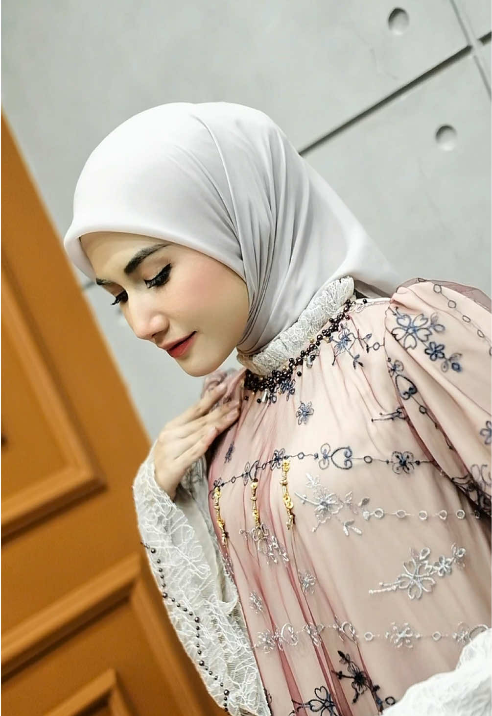 Step into elegance with Nazhifa Dress — a perfect blend of beauty and sophistication💖 #WIBGAJIAN #GajianSale #PromoGuncang1010 #aisyalinastore #gamiscantik 