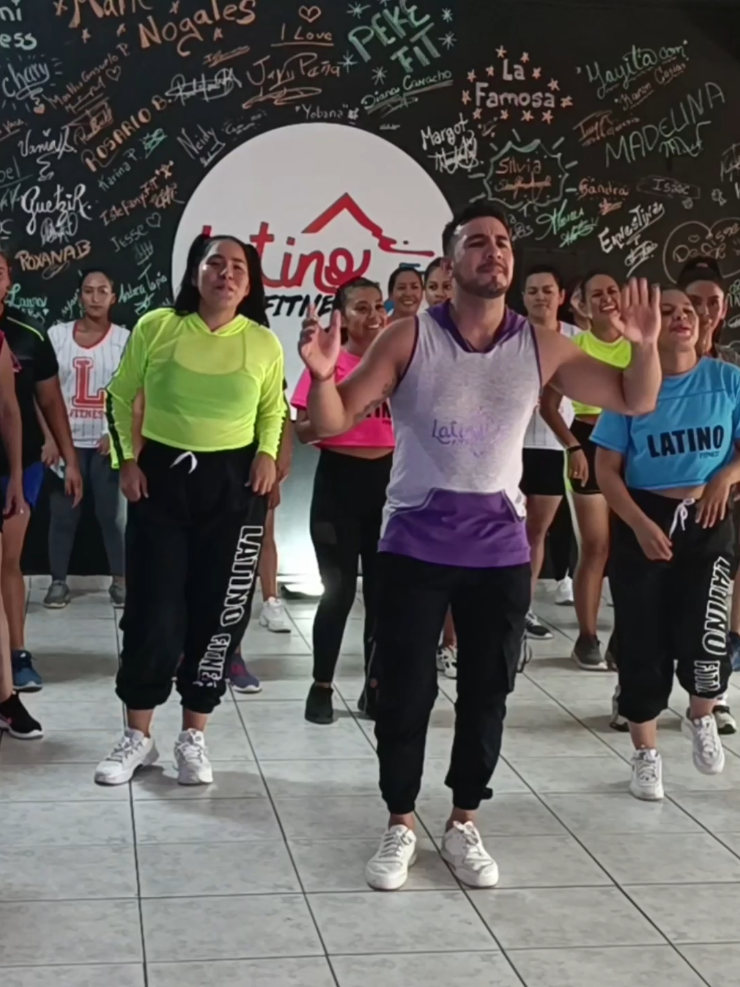 UNA HERMOSA PISTA PARA ARRANCAR LA SEMANA#fitnessmotivation #bailefitness #merenguechallenge