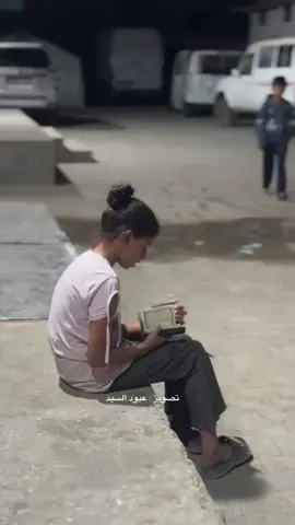 Di depan kamar mayat rumah sakit.. Seorang anak perempuan membaca Al-Qur'an di RS. Syuhada Al-Aqsa di Kota Deir al-Balah, di tengah Jalur G4z4. hasbunallah wanik'mal wakil #alquds🇵🇸 #palestine🇵🇸 #palestina #palestine #fyppppppppppppppppppppppp #fypシ #fyp #freepalestine #stopgenocide #alleyesonrafah #alleyesonrafah🇵🇸 #stopgenocideingaza #fypage #gaza #freepalestine🇵🇸❤️ #freepalestina #freepalastine #طوفان_الأقصى #gazaunderattack❤️🇵🇸 #hasbunallahwaniqmalwakil 