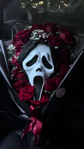 Get her a ghostface bouquet😍🖤🥀 #bakersfieldca #housseofroses #661 #kerncounty #bakersfieldflorist #bakersfieldramos #spookyseason #screammovie #25ct #slashertok 
