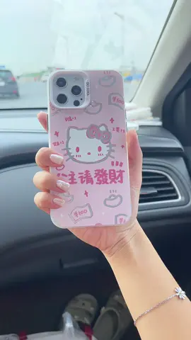 Fan kitty thì sao thiếu đc em ốp này