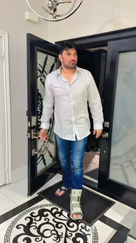 Ritu Navi vlog 😂. #punjabi #husbandwife #funny #comedy #justforfun #tiktok #fouryou #bramptonale #viral #trending 