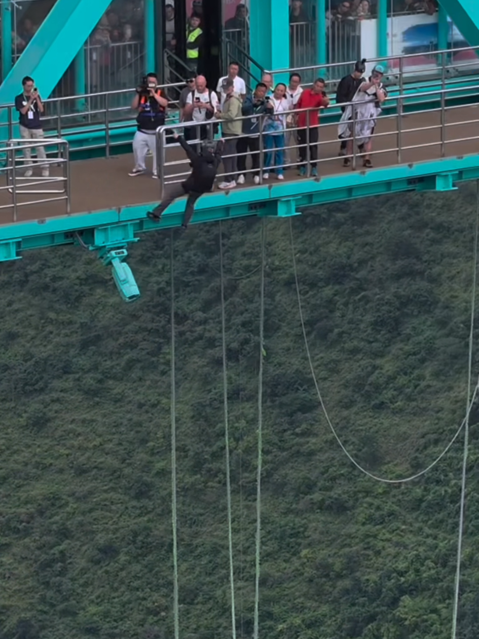 The world's tallest bridge🇨🇳🇨🇳🇨🇳 #viralvideo , #1000millionviews , #foryou , #trending , #entertainment 