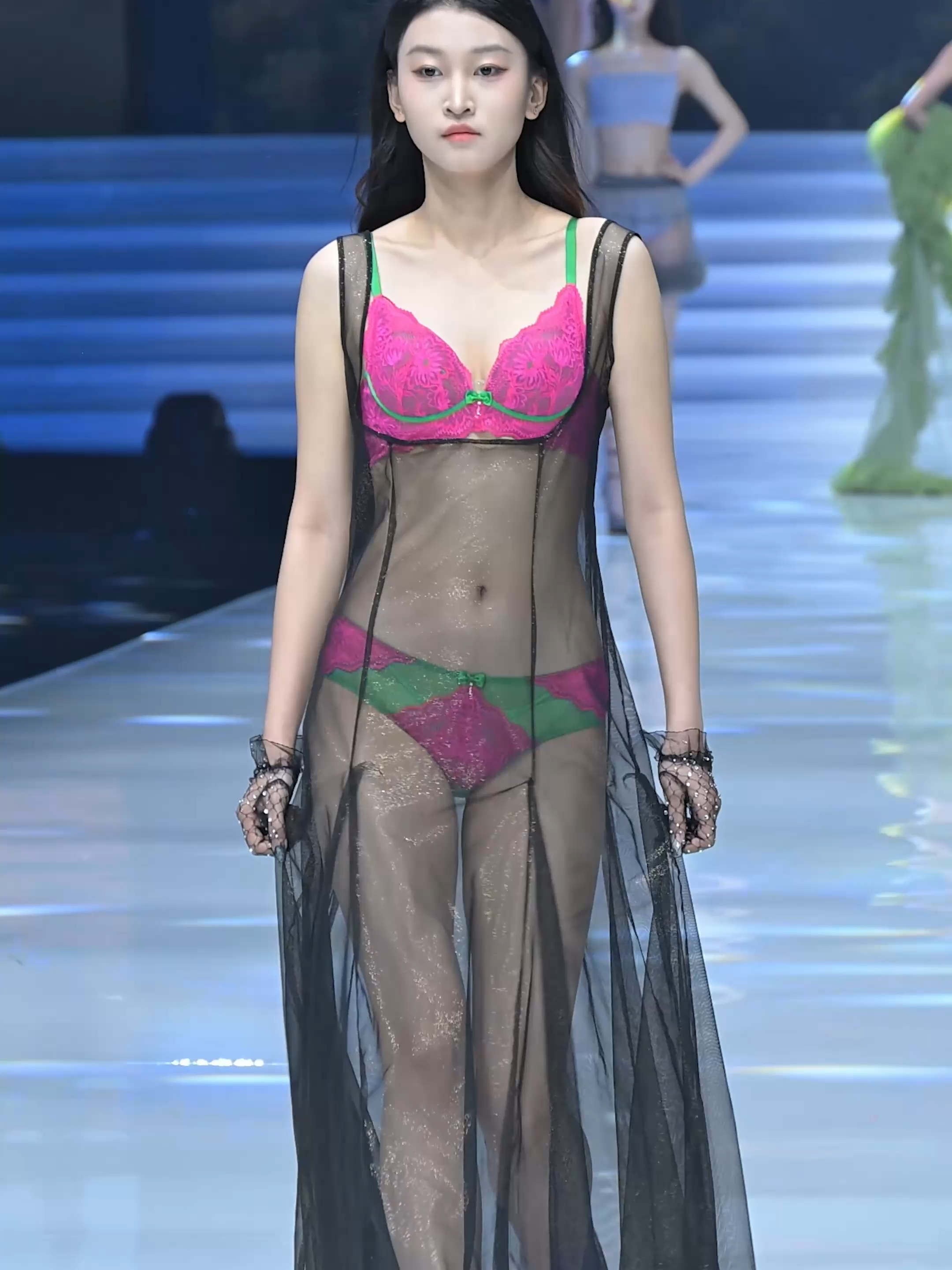 389#4K #catwalkmodel #fashion #beautifulgirl #models #Runway #modelswalk #underwear #内衣 #走秀 #runwaymodels