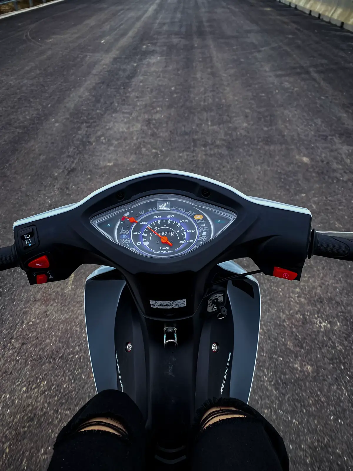 Đi wave bị chê là nghèo saoooo..! #honda #wavez4india #xuhuong #ngheo #buon 