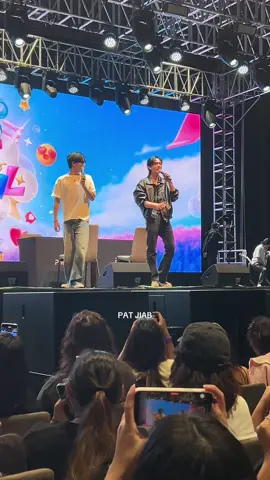 พูดคุยก่อนและหลังแฟนไซน์#GMMTVFANIVALxPerthSanta #santa #perthtanapon #PERTHSANTA #domiia 