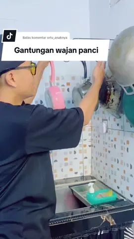 Membalas @ortu_anaknya Gantungan wajan panci cocok banget buat di dapur biar ga berantakan lagi simpan wajan dan terlihat aesthetic. #rakgantunganwajan  #gantunganwajan  #gantunganpanci  #rakwajan  #gantunganwajanpanci 