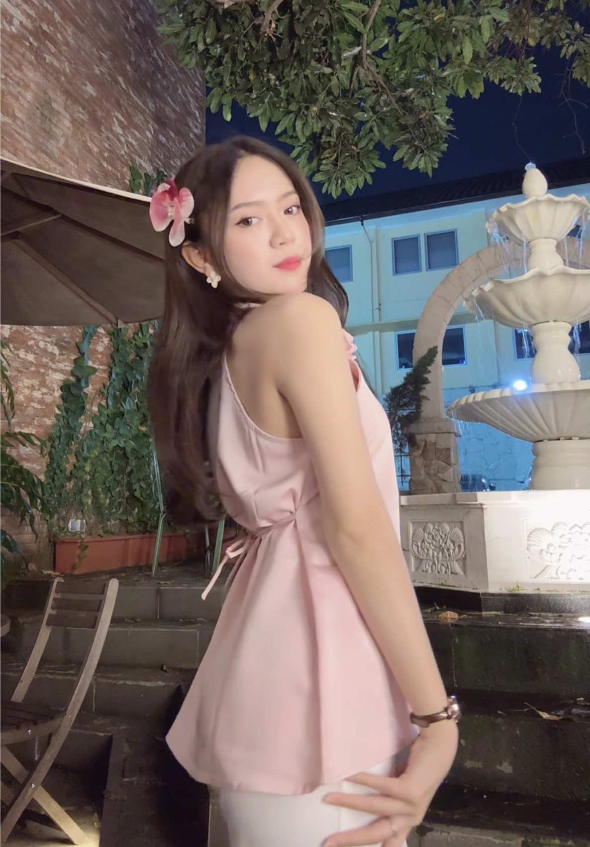 soft pink satin top 😫🫶🏻🌸 . #haltertop #eastrose #satintop 