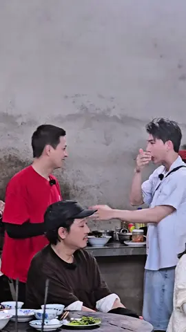 Duo Hiếu Huy dính như sam #hieuthuhai #ngokienhuy #2ngay1dem #ehecontent 