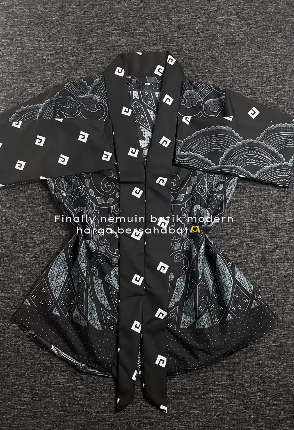 Wajib punya sih batik satu ini🫶#batik #batikmodern #batikkerja #batikindonesia #fyp 