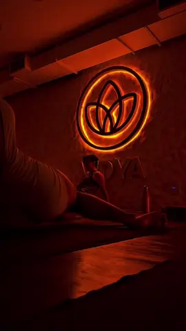 Aula de yoga na sauna #vidya #hotyoga 