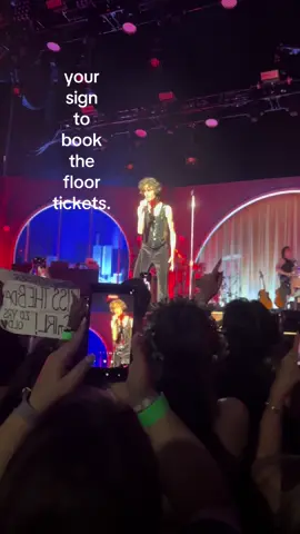 literally surreal experience. #sombr #undressed #backtofriends #music #concert 