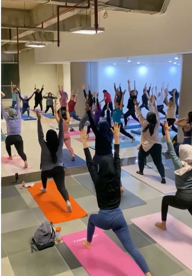 Follow akun ini supaya kamu nggak ketinggalan info seputar yoga, plus selalu update jadwal kelas terbaru setiap minggunya!🧘‍♀️ #yoga #yogaday #yogachallenge #yogapose #yogajourney 
