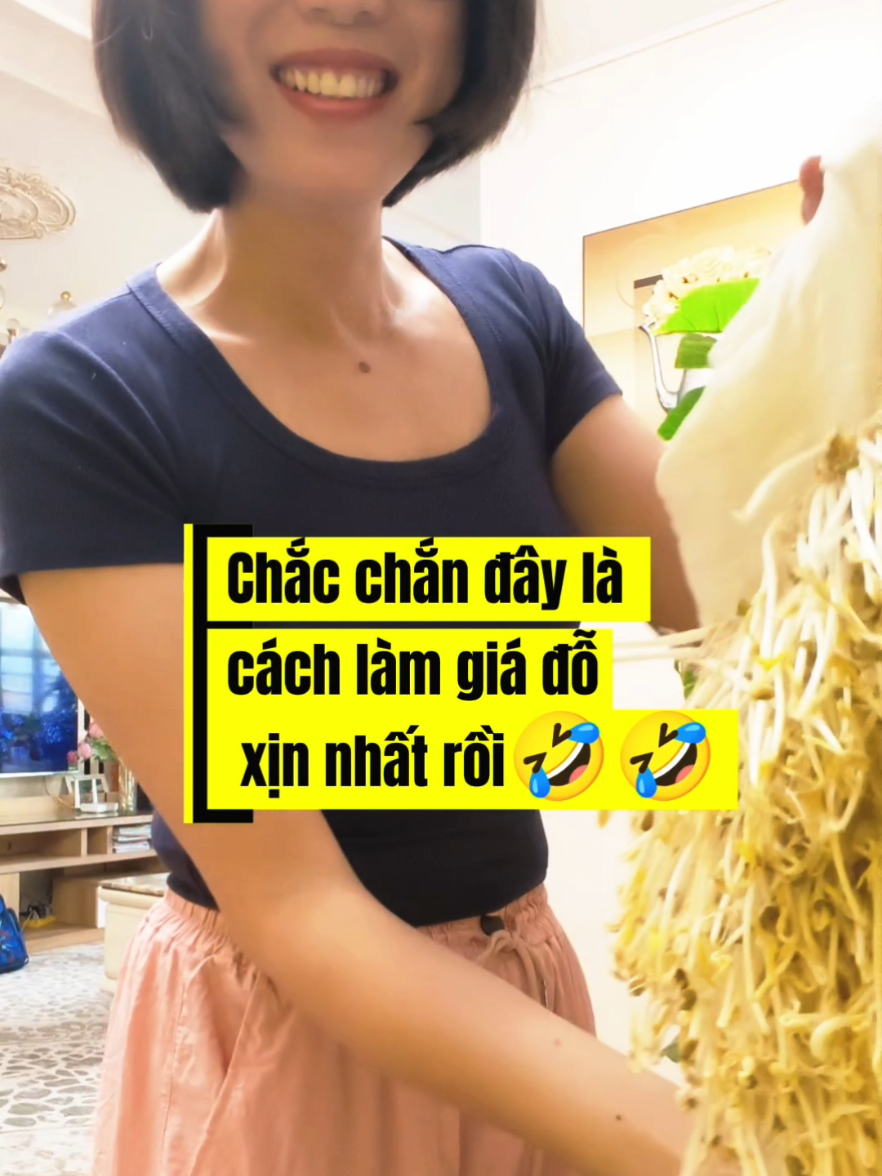 Cách làm giá đỗ dễ nhất  Chắc chắn đây là cách làm giá đỗ dễ thành công nhất 🥳🥳 Tôi sĩ quá :)). Dưới đây là công thức ạ. Bước 1- Ngâm qua đêm 10-12h cho nhàn nhã. B2- Tải ra 1 tấm khăn xô đặt trên rổ: mục đích giữ ẩm và tạo không gian chật hẹp cho giá được ú. Có khăn xô chỉ cần tưới không cần ngâm nước. B3- Đặt lên 1 bát nước hoặc nồi nước mục đích đè nặng cho giá phát triển chậm, cho ú B4- Để chỗ tối mục đích cho giá được trắng, ngày tưới đẫm nước 3 lần. B5- Sau tầm 4-6 ngày thu hoạch phụ thuộc thời tiết Chúc các Bà thành công!  Ai biết cách nào hay tiếp tục chia sẻ nhé. Tui làm seri cả năm làm giá đỗ 🤪🤪 #cachlamgiado #chiase #meovat #nolucmoingay #hanhtrinh365ngay 