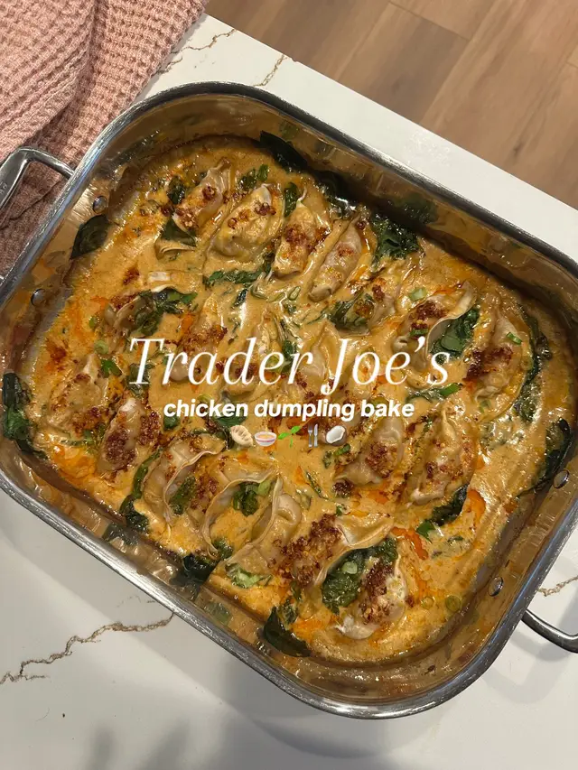 10/10 worth the hype!!! Save this to try as a meal this week 😍 RECIPE: 1 can coconut cream 3 tbsp soy sauce 1/2 bottle Thai curry sauce 1/2 tbsp minced garlic (Mix all together in baking dish) Layer spinach Layer dumplings on top (Bake on 450 for 35 min covered in foil) Top with green onion + crunchy chili oil Serve with jasmine rice & avocado