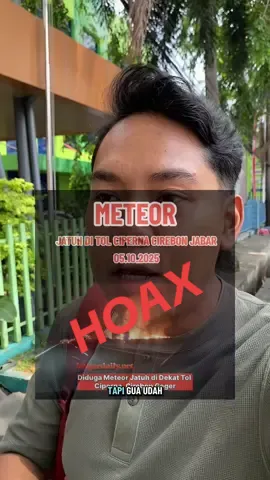 Replying to @k_edo Berikut analisis dari Profesor Thomas Djamaluddin Penelitian Ahli Utama Pusat Riset Antariksa BRIN Analisis berdasarkan kesaksian  - adanya dentuman yg terdengar di wilayah Kuningan dan Kab Cirebon,  - terdeteksi adanya getaran oleh BMKG Cirebon (ACJM) pd pk 18:39:12 WIB, - ada yg menyaksikan bola api yg meluncur dan ada rekaman CCTV pk 18:35, saya menyimpulkan itu adalah meteor cukup besa yg melintas memasuki wilayah Kuningan - Kab Cirebon dari arah barat daya sekitar pk 18.35 - 18.39. Ketika memasuki atmosfer yg lebih rendah menimbulkan gelombang kejut berupa suara dentuman dan terdeteksi oleh BMKG Cirebon pk 18.39.12 WIB. Meteor jatuh di laut Jawa. #Meteor #BMKG #MeteorCirebon #JelajahiAntariksa #LawanHOAX 