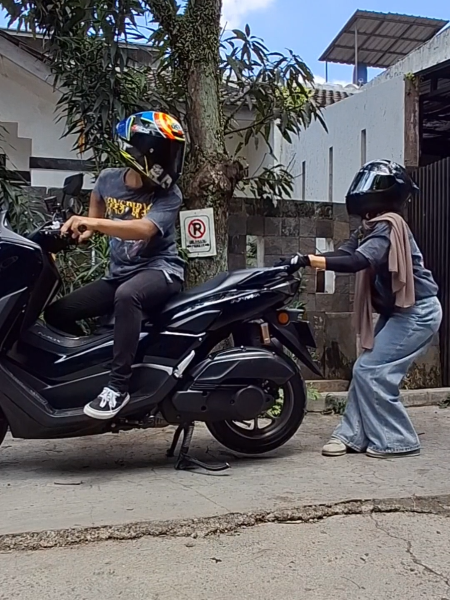 Membalas @nunahope7 🤭 #fyp #laguindia #suamiistri #kawasakininja #komedi 