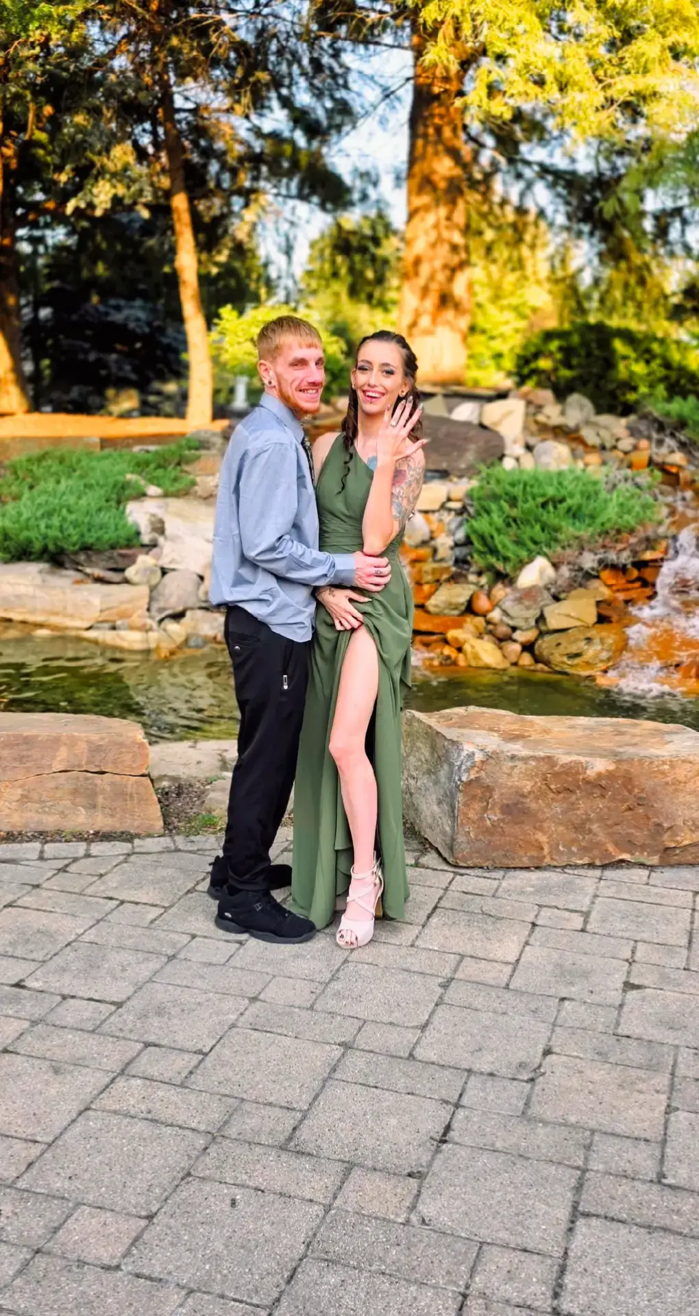 WE'RE ENGAGED 💍 🙏🏻😍 love this man with my entire soul and cannot wait to spend the rest of my life with him 😍😍😍 #myhusband #loml💍 #loveofmylife💍 #engaged 