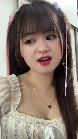 Đẹp là a liếc mắt đưa tình ...