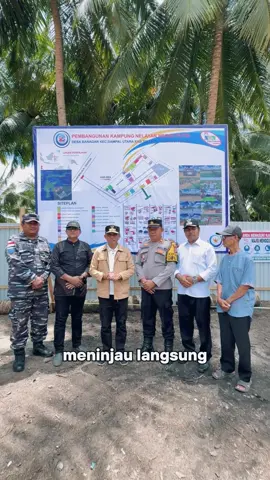 Pembangunan Kampung Nelayan Merah Putih adalah salah satu wujud nyata program pemerintahan Presiden Prabowo Subianto yang berfokus pada peningkatan kesejahteraan masyarakat pesisir. Kampung nelayan ini nantinya tidak hanya berfungsi sebagai tempat tinggal saja, tetapi juga pusat aktivitas ekonomi yang akan memperkuat kemandirian para nelayan dan memberi ruang bagi mereka untuk hidup lebih layak dan sejahtera. Sebagai Gubernur Sulawesi Tengah, saya berkomitmen untuk mengawal setiap tahap pembangunan ini hingga benar-benar menghadirkan kebahagiaan bagi nelayan dan petani kita. Karena program mulia ini juga sejalan dengan Berani Tangkap Banyak yang tujuannya hanya satu yakni masyarakat pesisir bisa tersenyum dengan hasil jerih payah mereka, karena di situlah sesungguhnya makna dari kehadiran pemerintah dirasakan.