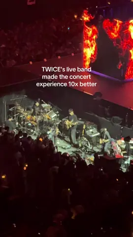 PH ONCEs hyping them up too 🙌🏼 #thisisfor_philippines_once #twice_thisisfor_world_tour #thisisfor_bulacan 