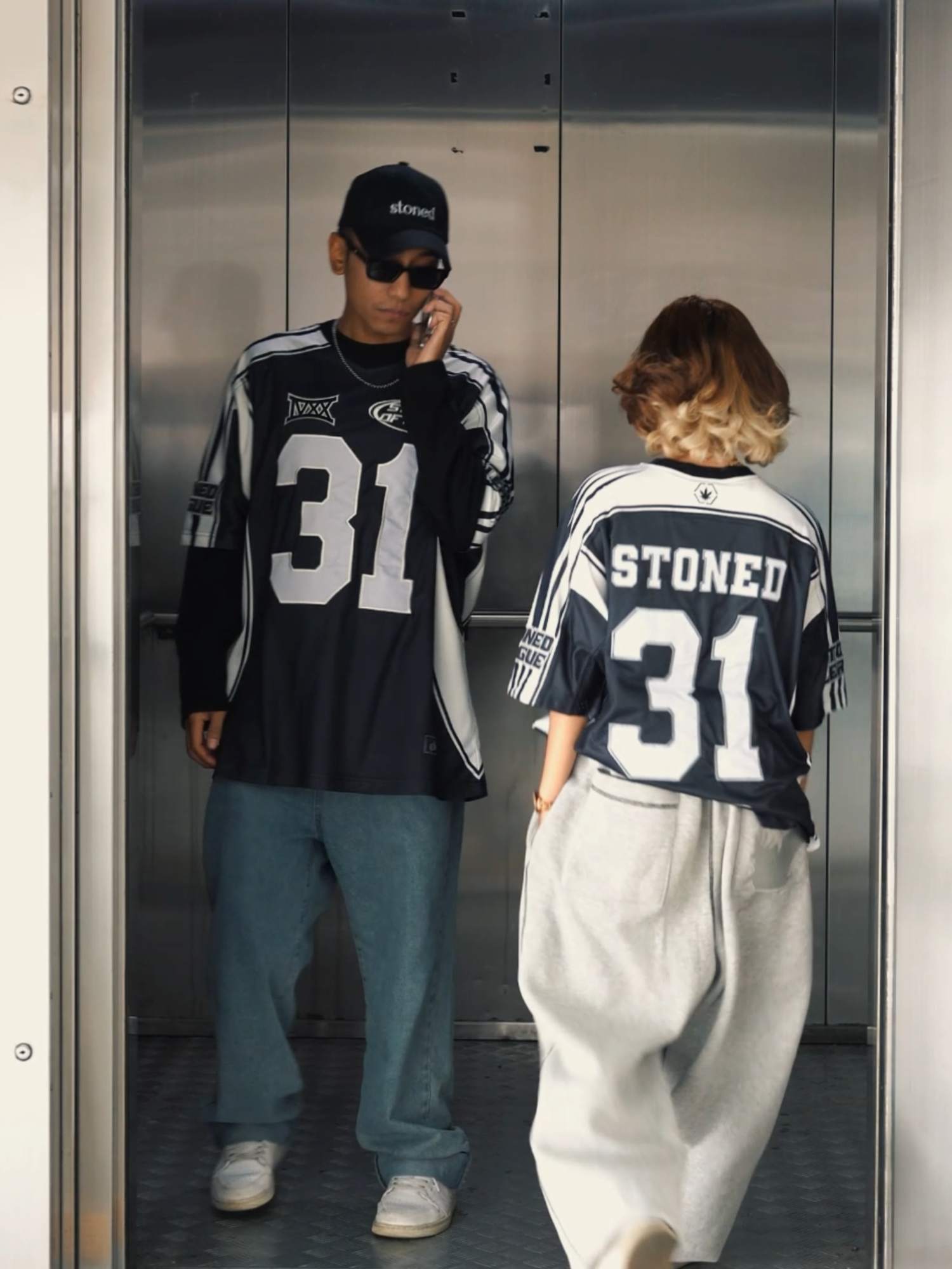 Tak perlu handshake, baju pun dah bagi hint 🖤 Stonedandco = GANG GANG! 🔥 #stonedandco #sapotlokal #StonedAndCo #fypシ゚ #vibe #aurafarming