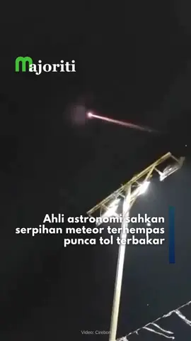 🌠 Langit tiba-tiba nenyala! Bola api dan dentuman kuat kejutkan penduduk 🔥 Klik link ARTIKEL untuk video dan berita penuh #Meteor #BolaApi #FenomenaLangit #DentumanKuat #FenomenaAneh    