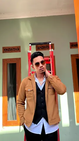 Pak SAHRONA tukang kerupuk keliling . Inspirasi: @ichalhaq  #OOTD #fashion #outfit 